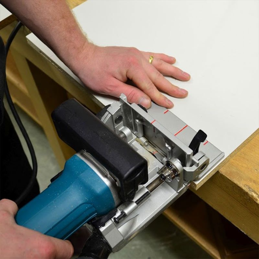 MAKITA GLODALICA ZA ŽLJEBOVE 700W PJ7000J Ecomex