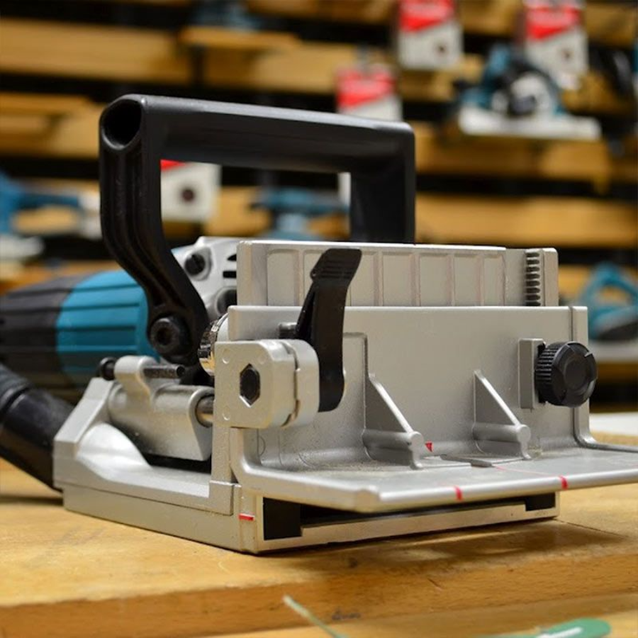 MAKITA GLODALICA ZA ŽLJEBOVE 700W PJ7000J Ecomex